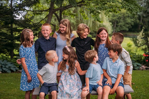 kids laughing during family shoot