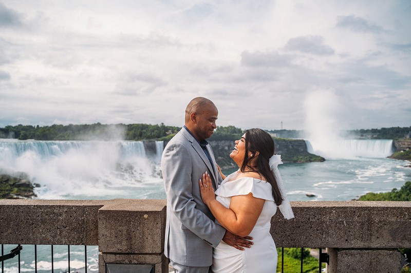 wedding in front of niagara falls