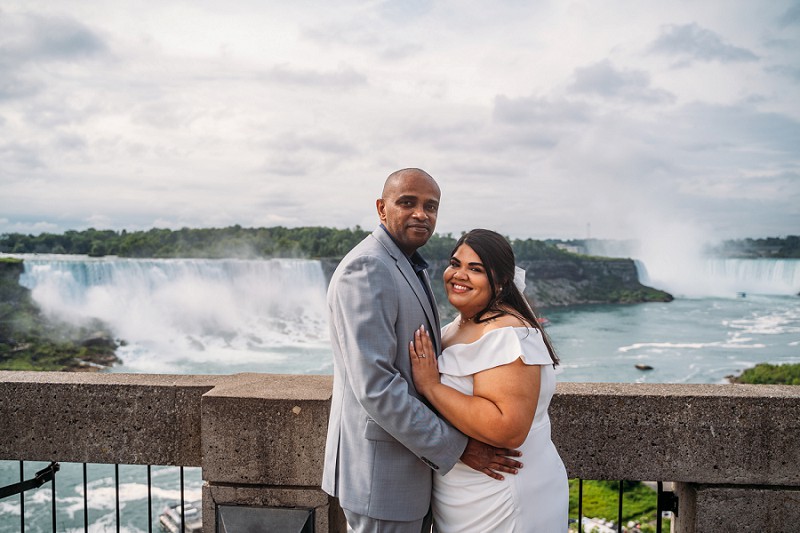 elopement in front of niagara falls