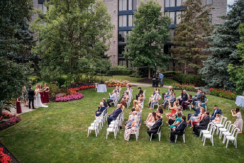 white oaks outdoor wedding ceremony