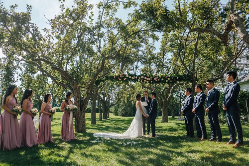 outdoor wedding ceremony at kurtz orchards