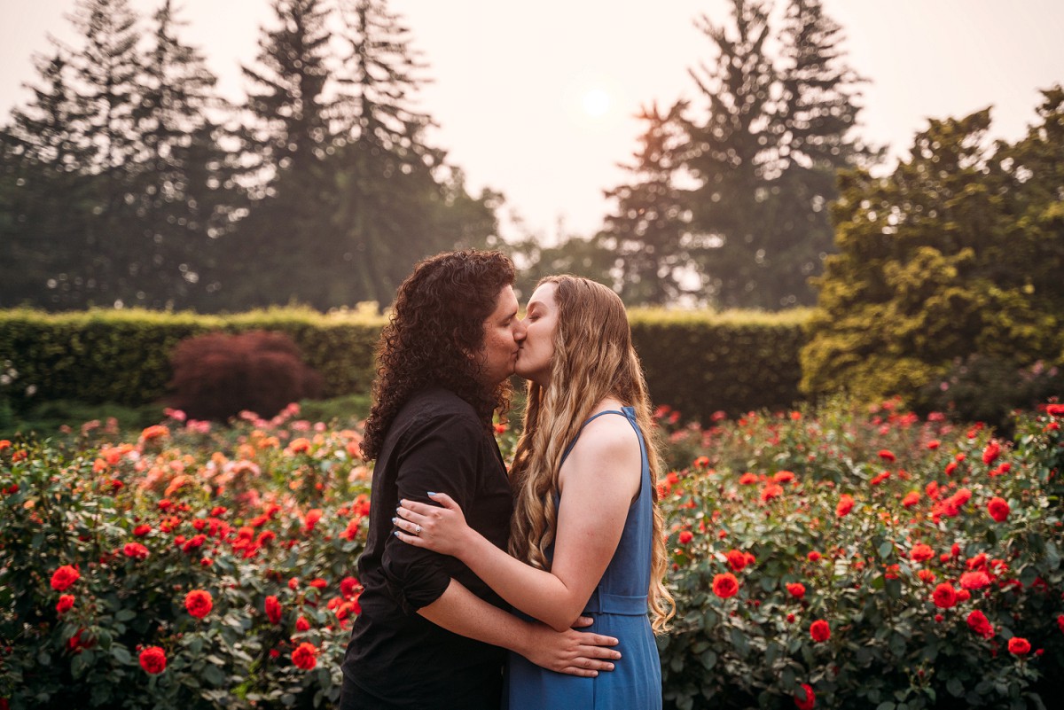 Engagement photos at Niagara Falls