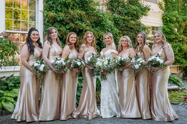 Bride with bridesmaids at Inn on the Twenty