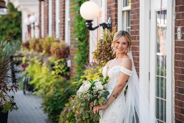 bridal portrait Inn on the Twenty, Jordan ontario