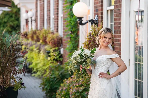 bridal portrait Inn on the Twenty, Jordan ontario