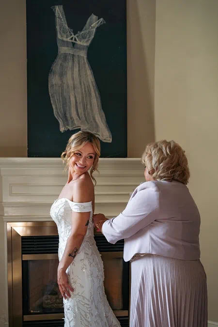 Bridal getting ready at Inn on the Twenty