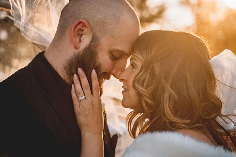 bride and groom sunset photo at Club Roma in St Catharines