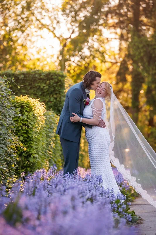 groom kissing brides cheek at Botanical Gardens in Niagara Falls